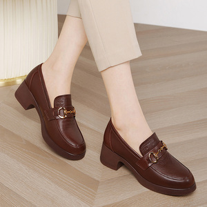 正品意尔康棕色小皮鞋女英伦风春秋新款中跟妈妈鞋厚底真皮乐福鞋