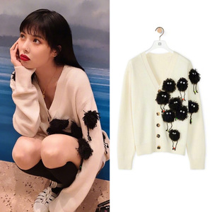 金泫雅同款煤球精灵手工刺绣长袖宽松v领白色毛衣开衫女春季新品