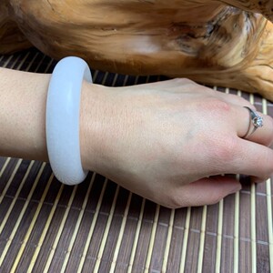 内蒙古白2020新款阴山雪玉女士手镯天然佘太翠玉石 直销