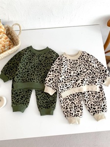 婴儿春装儿童小豹纹长袖套装宝宝外穿春款卫衣炸街卫裤两件套童装