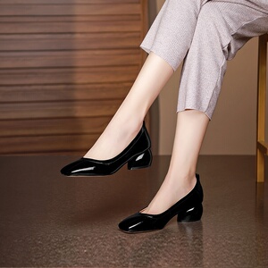 方头单鞋女瓢鞋2021新款纯色简约百搭绿色漆皮浅口套脚中跟小皮鞋