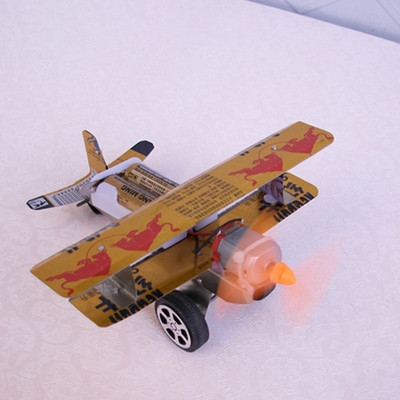 环保变废为宝幼儿园创意废物利用diy材料制作模型易拉罐飞机手工
