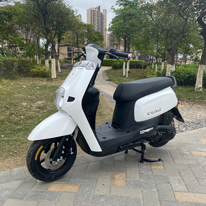 女士雅马哈摩托车