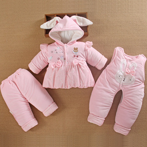 一个月女宝宝秋冬装婴幼儿棉衣服女婴儿背带裤分体款三件套装季03