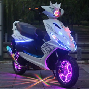 二手鬼火摩托车改装白幽灵125c三代战速燃油踏板代步助力车