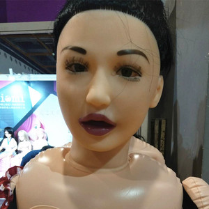 新款男用器具一体式口交充气男用娃娃软嘴巴口允吸胸部注水带手脚