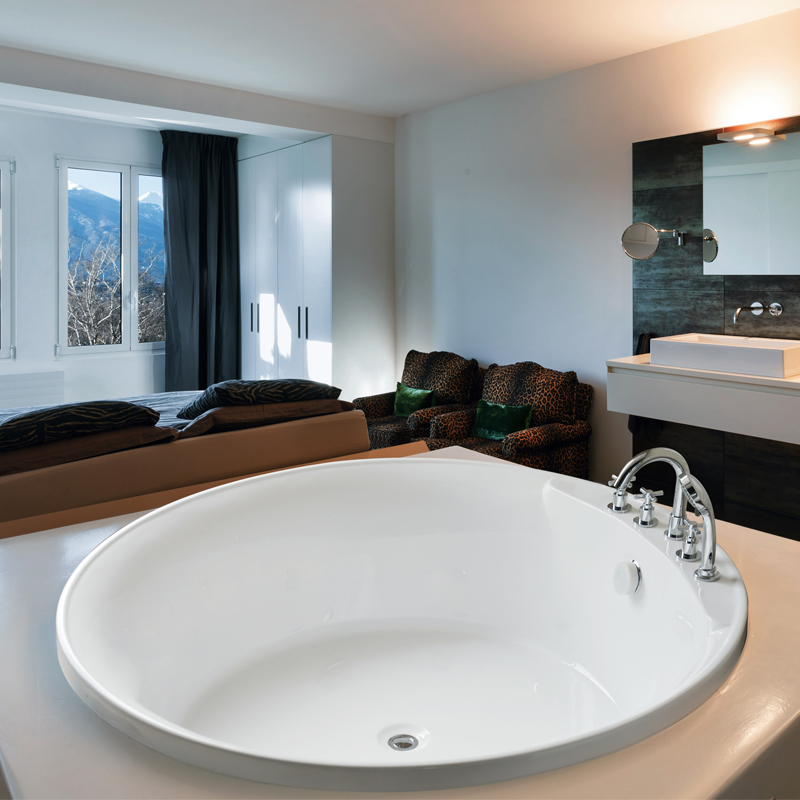 恒温圆形浴缸嵌入式双人雷按摩亚克力成人冲浪尚浴缸s仕家用加热