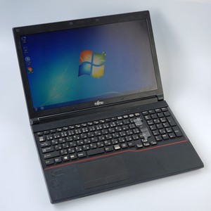 富士通15寸笔记本电脑,赛扬2950m,4g内存,320g硬盘,电池好