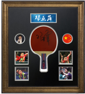 中国国家队邓亚萍亲笔签名乒乓球拍含证书裱框
