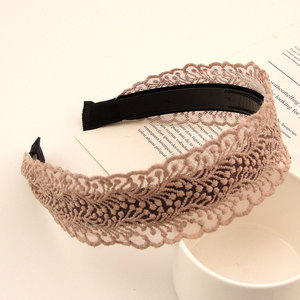 头上戴的饰品女孩