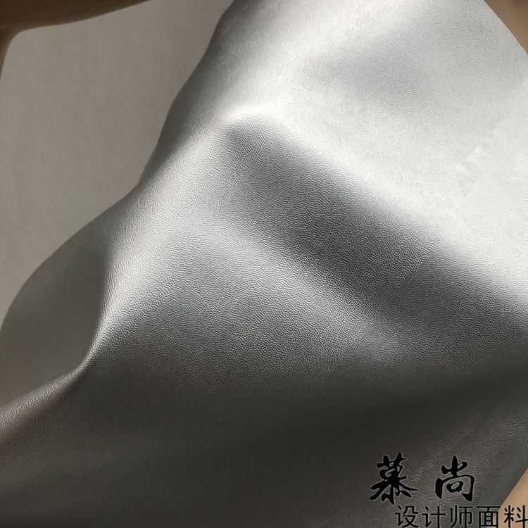 布料面料银色光亮涂层羊皮革感针织软镜子pu人造金属设计师纹亮
