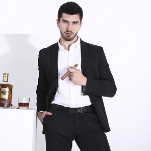 西装腰带男年轻人