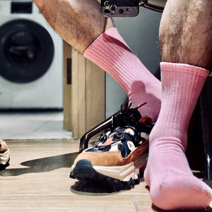 猛男袜子粉粉色冬季可爱白袜子男gay网红超火男生长袜秋冬季纯棉