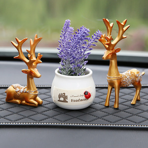 小轿车里面装饰