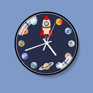 儿童挂钟简约创意时钟儿童房卧室静音扫秒电子钟太空火箭卡通钟面