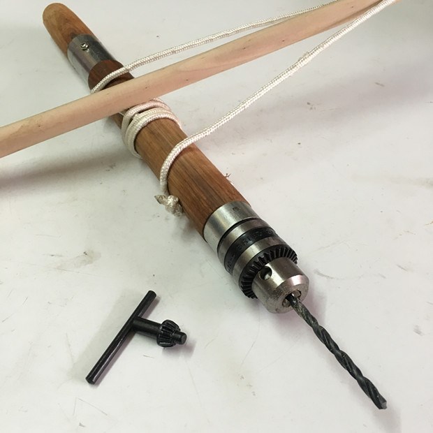 老木工手摇钻老式