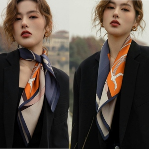 春秋款高级感时尚印花丝巾搭配风衣小方巾女仿真丝薄款小领巾领巾