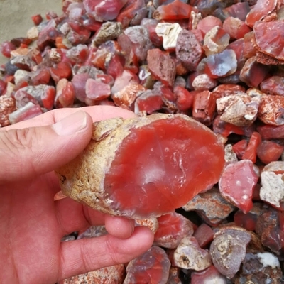 非洲南红玛瑙原石毛料桶珠吊坠雕刻俏色料南红原料南非南红原矿