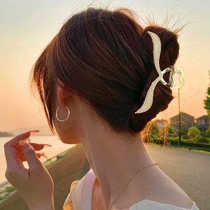 鱼尾抓夹女夏季高级感鲨鱼夹大号发量多金属发抓发夹子后脑勺发饰