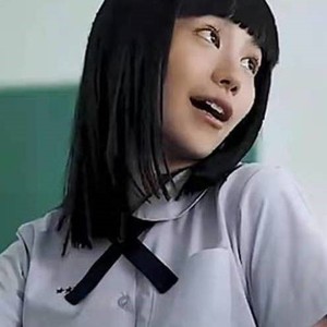 女孩校服百衬衣