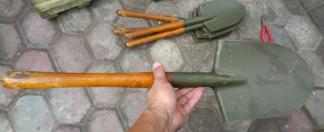 1965年库存65式工兵锹老军锹工v兵铲小军锹锰钢钢锹铁锹