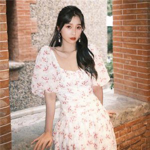两个人的小森林虞书欣同款泡泡袖碎花连衣裙方领收腰显瘦气质女潮