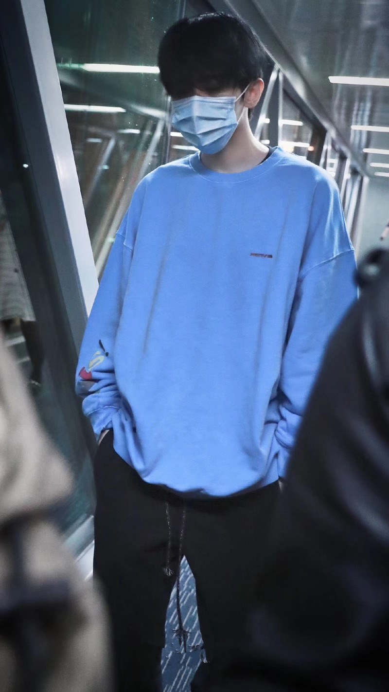 明星蔡徐坤同款蓝色笑脸卫衣圆领打底衫bf风印花帽衫春季衣服薄款