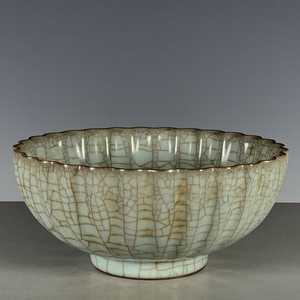 古玩瓷器收藏 宋代官窑冰裂纹花口碗满开片全品老货