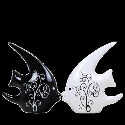 时尚家居装饰陶瓷工艺摆件情侣鱼燕子鱼黑白接吻鱼摆设一对包邮