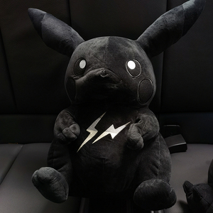 fragment藤原浩联名宝可梦暗黑皮卡丘大号公仔毛绒玩偶抱枕娃娃