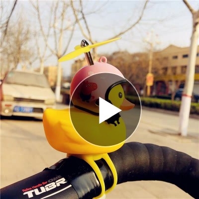 黄鸭子单车配件喇叭自行车铃铛带头盔儿童平衡车装饰灯文仔0200015