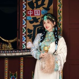 民族藏族藏袍女风服装西藏服旅拍新款演出服新款拉萨藏装服饰藏式