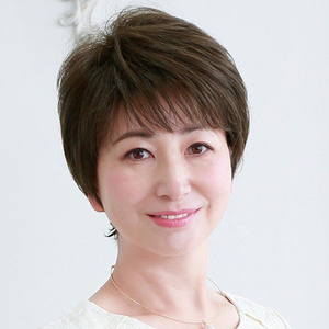 女士花白假发头发短直发奶奶表演白发发套老人整顶花白真发头套