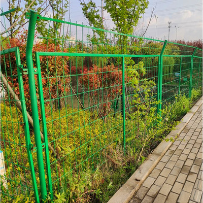 钢丝围栏塑胶栅栏隔离栅高速w公路护栏网铁护栏小孔12米绿网23米