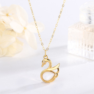周家同款贝母天鹅18k黄金项链彩金吊坠女玫瑰金简约百搭锁骨链