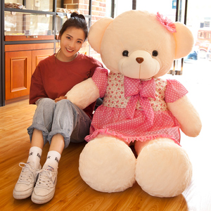 穿裙子的玩具熊