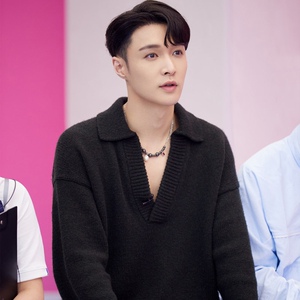 t张艺兴明星同款毛衣大v领宽松慵懒风男女情侣装黑色针织衫外套潮