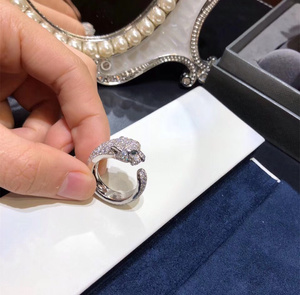 cartier卡地亚豹子头满钻戒指纯18k金宽窄版钉子男女情侣对戒手环