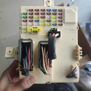 现代ix25ix35全新途胜新胜达车身防盗电脑智能钥匙控制模块保险盒