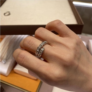 代购bvlgari/宝格丽 serpenti viper 18k白金满钻蛇戒男女戒指