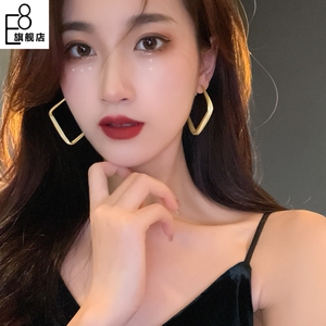 tb688661448淘宝脸大适合的耳环大圆脸耳饰女显瘦高级感耳钉胖脸方