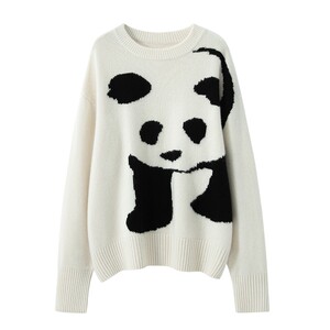 戚薇100%纯山羊绒女圆手工提花大熊猫图案针织衫毛衣落肩袖jclp