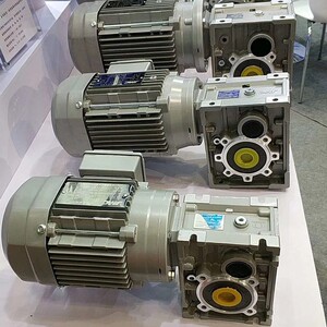 通宇tkm准双曲面斜齿轮蜗轮蜗杆减速机硬齿面大扭矩搅拌减速电机