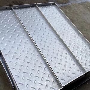 不锈钢防滑板花纹钢板楼梯防滑踏板304不锈钢防滑板定制加工