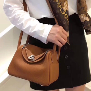 hermes/爱马仕 lindy 26/30 金棕色银扣togo皮枕头包斜挎包手提包