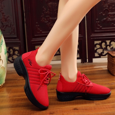广场舞鞋女舞蹈鞋秋冬季加绒保暖红色跳舞鞋软底中跟水兵舞妈妈.