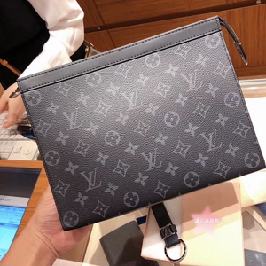 代购 lv/男包  经典款  黑色老花棋盘格手包洗漱包  m61692