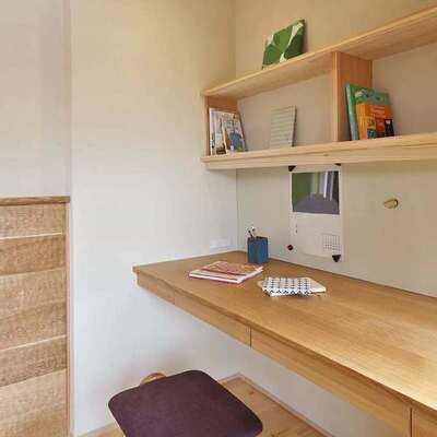 定制北欧日式悬挂书桌白橡木v壁i挂转角墙角电脑桌实木书桌吊柜组