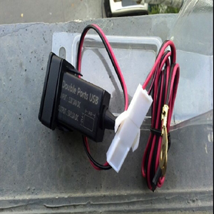 双USB车载充电器测电压显示 双USB点烟器汽车手机 车充