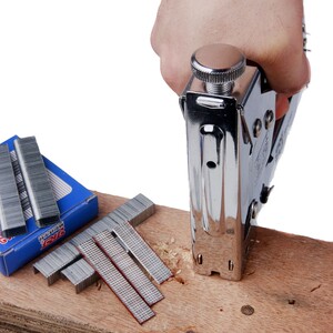 k精射锋b 手动锐工气钉枪打钉码钉直钉水泥钢钉抢装修线槽木钉工